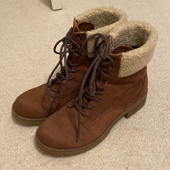 🟤 Brown Suede Boots with Fur - Picture 1 of 11